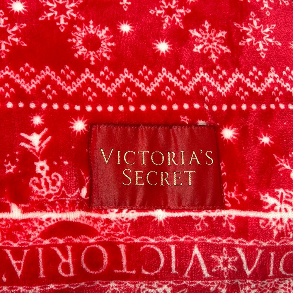 Victoria's Secret Sherpa Fleece Plush Blanket Red